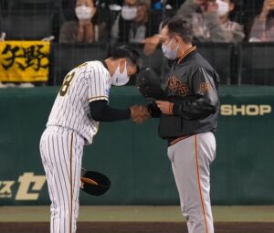 「2位阪神と3位巨人は11G差です、巨人は借金持ちです」←わかる 「でもアドバンテージはありません」