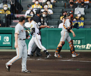 巨人小林、気持ち良くなってベンチへ帰る