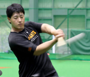岡本和真が打撃練習・左肘じん帯損傷からの復帰途上